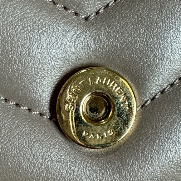 Saint Laurent Medium Loulou - Picture 11 of 16